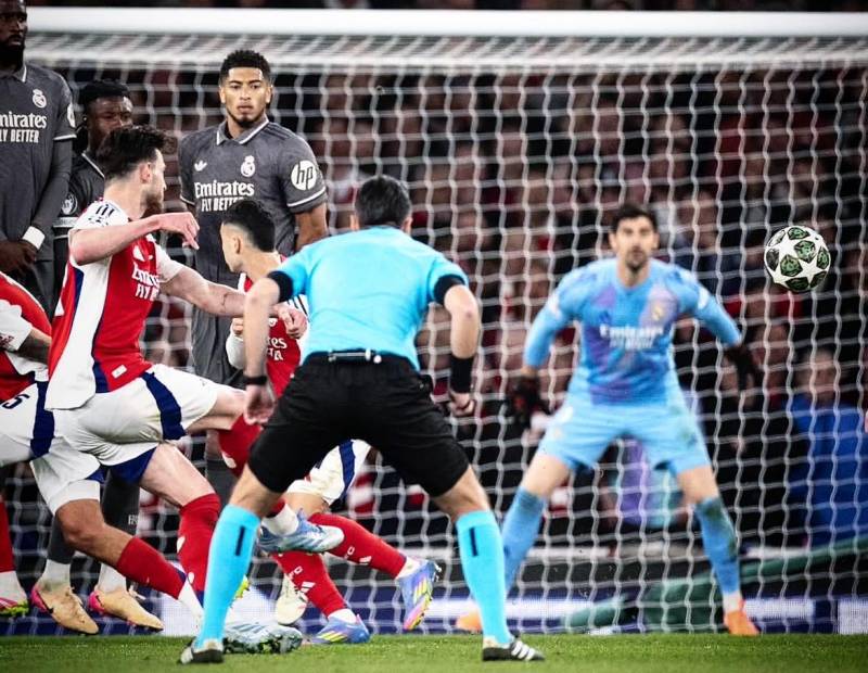 Declan Rice phô diễn "vũ khí bí mật" sút phạt.