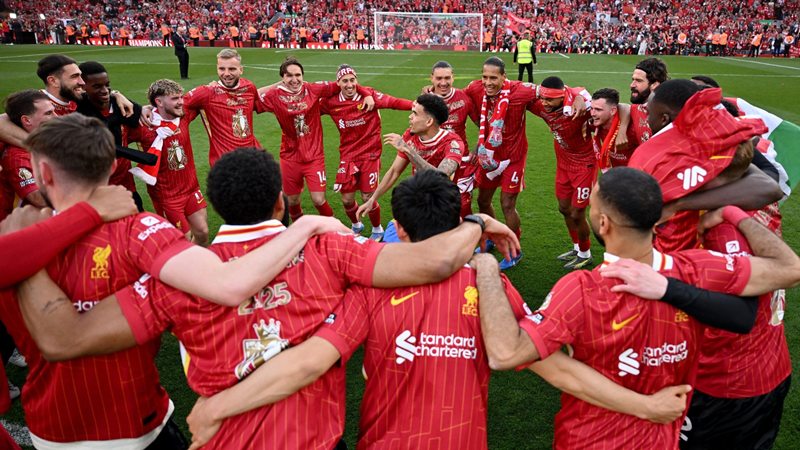Liverpool ăn mừng sau khi đánh bại Tottenham 5-1 tại Anfield. Ảnh: Internet