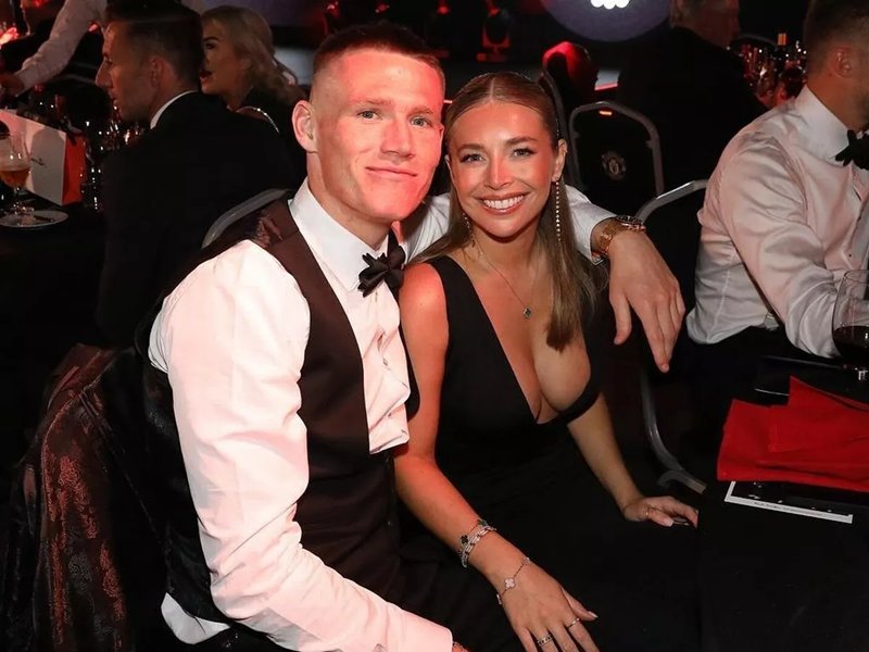Scott McTominay và Cam Reading tại một buổi tiệc. Ảnh: Internet