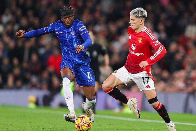Chelsea cần điểm hơn MU lúc này vì mục tiêu Top 5. Ảnh: Internet