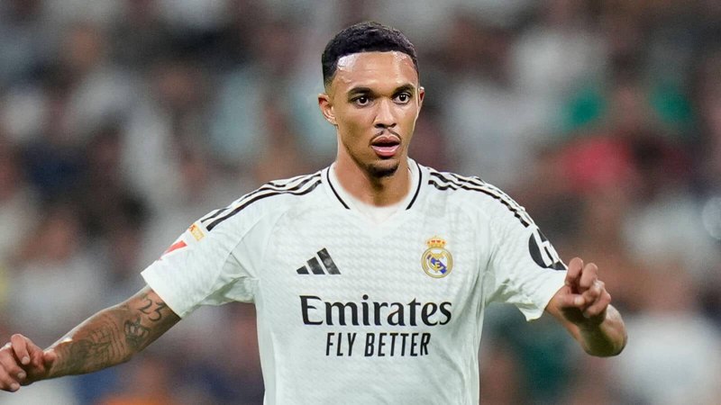 Ảnh chế Alexander-Arnold trong màu áo Real Madrid xuất hiện khắp các mặt báo. Ảnh: Internet