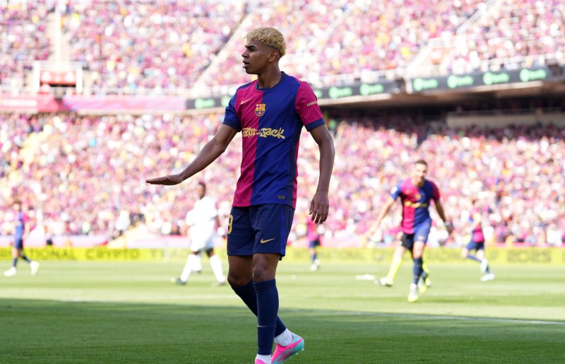 Barca gửi gắm rất nhiều niềm tin nơi niềm tự hào lò La Masia. 