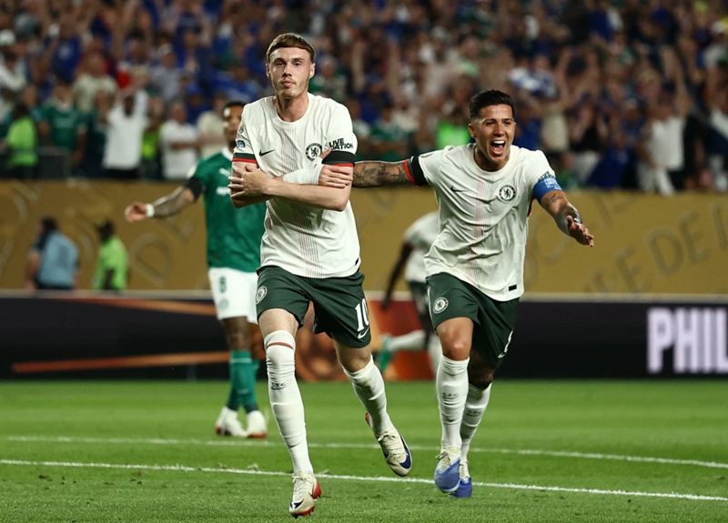 Cole Palmer ghi bàn mở tỷ số cho Chelsea. Ảnh: Internet