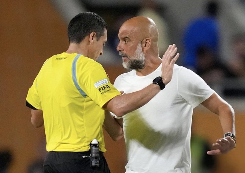 Pep Guardiola phản ứng trọng tài gay gắt. Ảnh: Internet