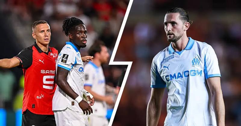 Adrien Rabiot (phải) và đồng đội Jonathan Rowe (trái) xô xát trong phòng thay đồ. Ảnh: Internet