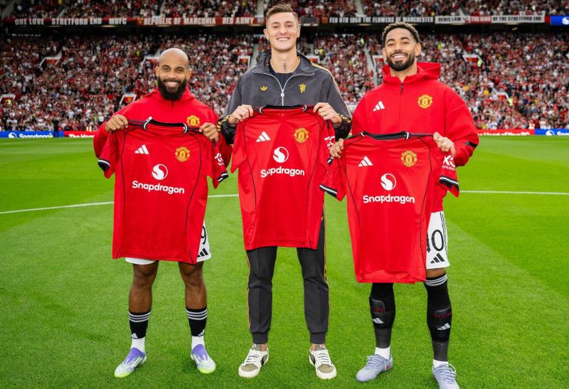 Tam tấu tấn công Man United đáng chờ đợi.