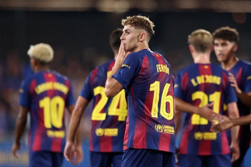 Barca chống lại sự bành trướng của Real Madrid bằng sức mạnh nội tại.