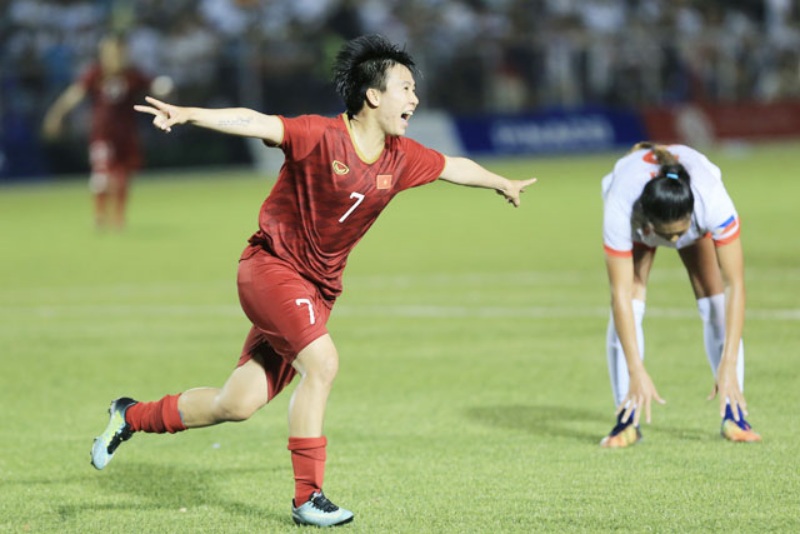 Tuyết Dung là "của hiếm" bóng đá Việt Nam. 