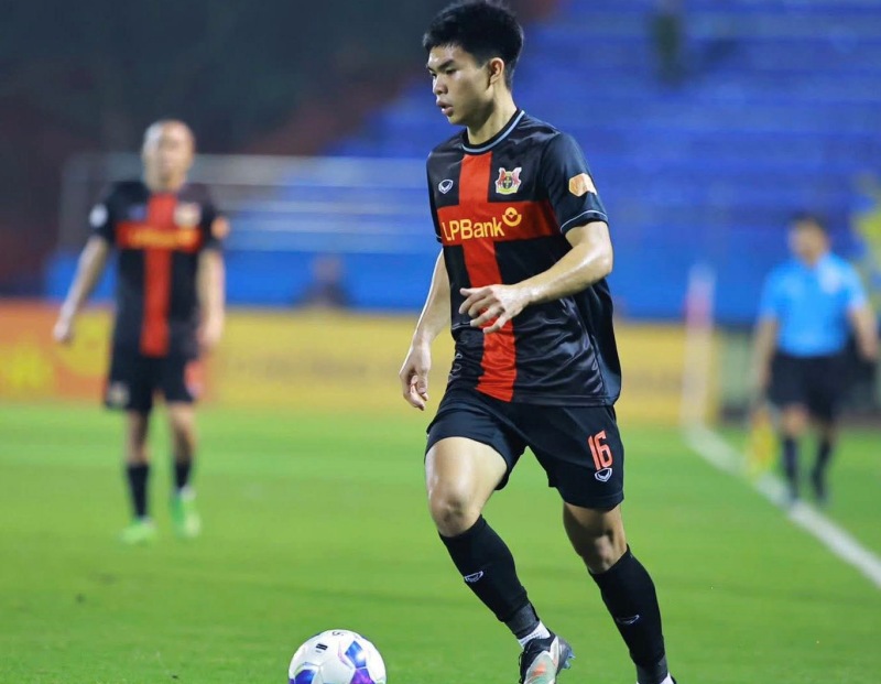 Lê Phát trình làng V.League ấn tượng.