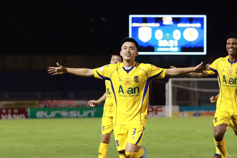 Dòng máu trẻ V.League làm nức lòng thầy Kim.