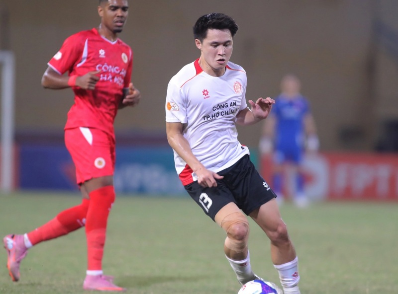 Gia Bảo không cao nhưng làm tất cả phải ngước nhìn. Ảnh: Internet