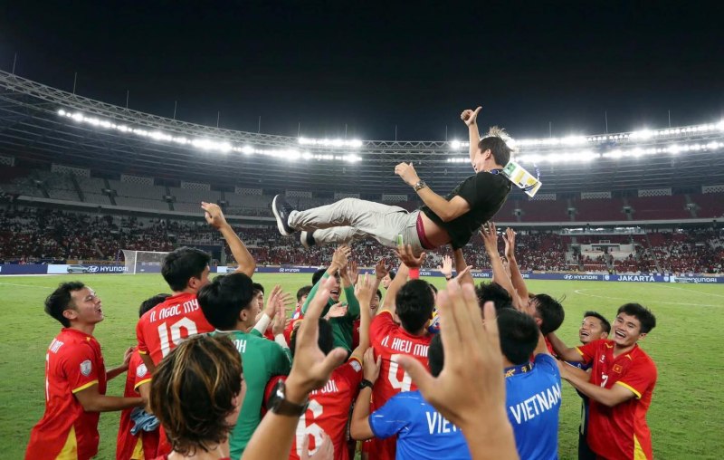 Vị thuyền trưởng vô cùng được lòng các học trò.