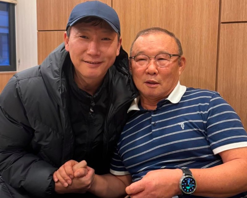 Bộ đôi thuyền trưởng đội tuyển Việt Nam vĩ đại luôn duy trì mối quan hệ tốt đẹp.