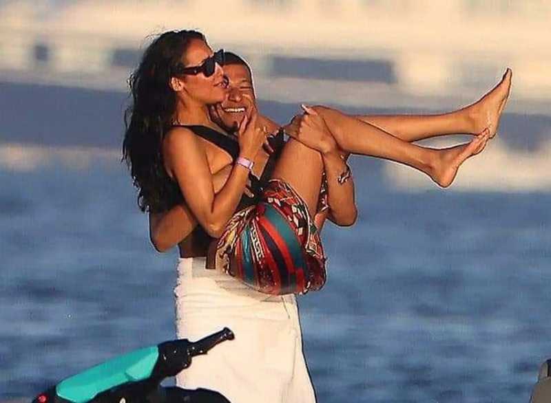 Đời sống tình ái phức tạp của Mbappe.