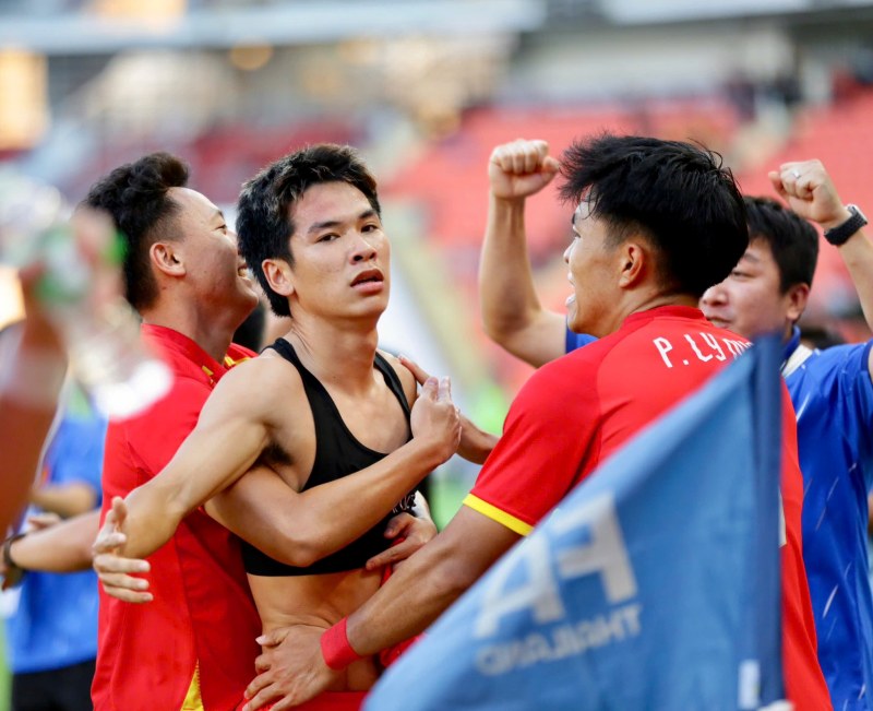 Người hùng số 10 phá vỡ bế tắc cho "Những chiến binh sao vàng".