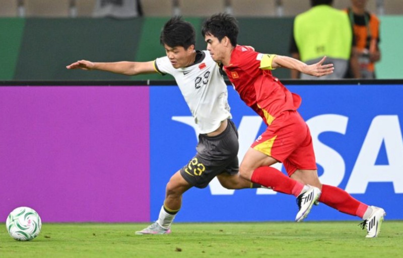 Bất lợi nối tiếp bất lợi.