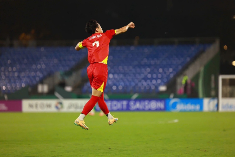 Màn trình diễn kiên cường của đoàn quân áo đỏ.