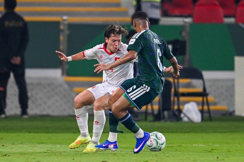 Viktor Lê hạnh phúc trong màu áo "Những chiến binh sao vàng"